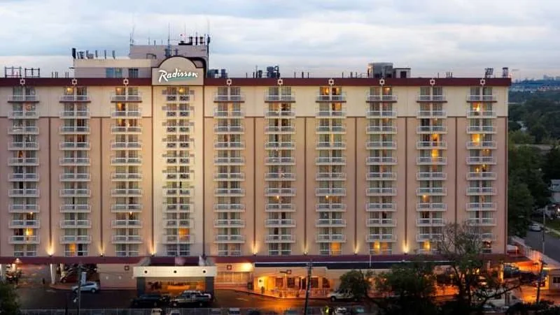 DoubleTree by Hilton — parking listing photograph